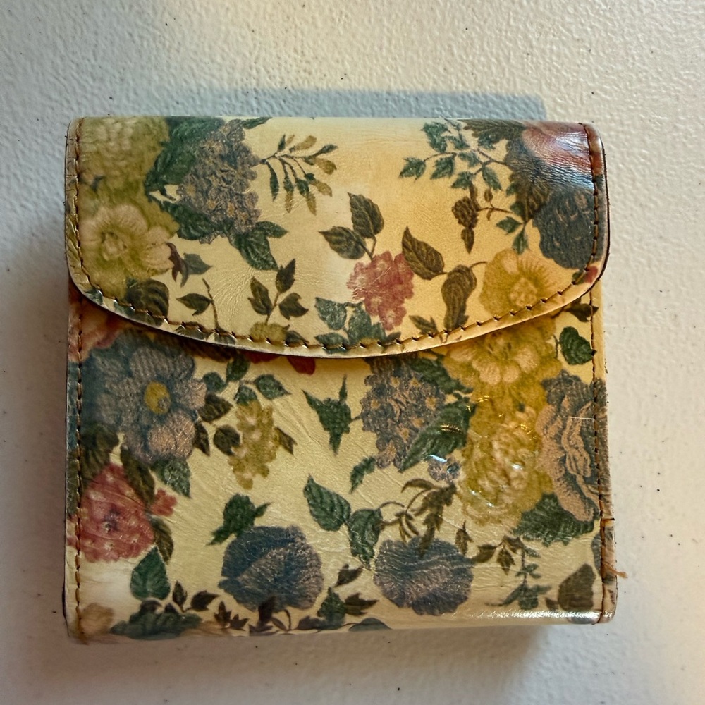 Floral Patterned Women's Wallet Patricia Nash